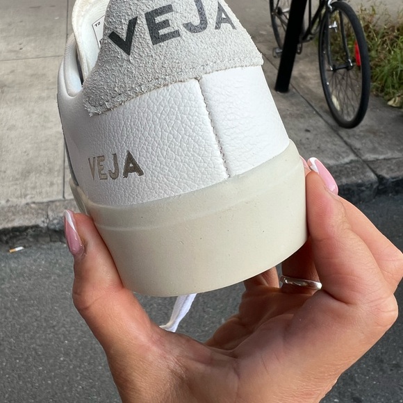 Never worn still in the box size EU37 - Picture 8 of 8